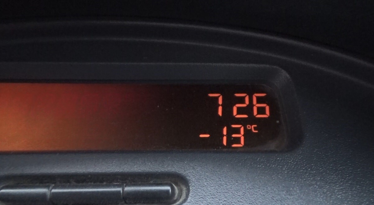 KARS’TA SİBİRYA SOĞUKLARI ETKİSİNİ SÜRDÜRÜYOR. VATANDAŞIN HAVAYA SERPTİĞİ SICAK SU YERE DÜŞMEDEN...