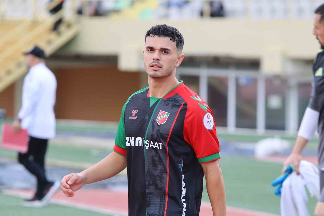 KARŞIYAKA'NIN 22 YAŞINDAKİ FUTBOLCUSU FERDİ BURGAZ'IN TFF 2. LİG EKİBİ MUŞSPOR İLE HER KONUDA...