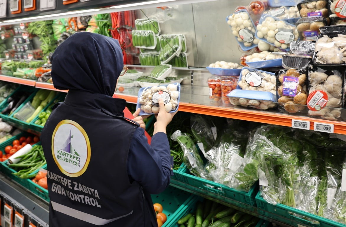 KARTEPE'DE ZABITA VE İL TİCARET MÜDÜRLÜĞÜ EKİPLERİNCE MARKETLERDE FAHİŞ FİYAT ARTIŞI, ETİKET VE...