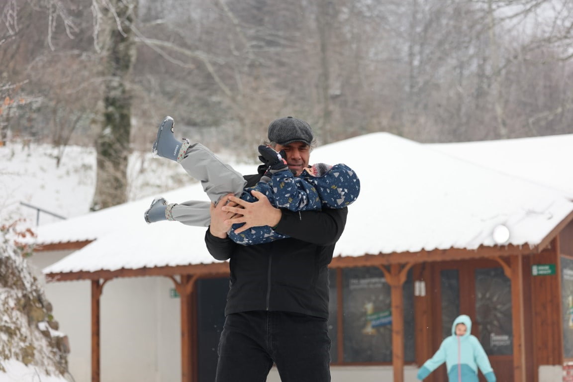 KARTEPE BELEDİYESİ TARAFINDAN HİZMETE SUNULAN MESİRE ALANI, KAR YAĞIŞININ ARDINDAN BEYAZ ÖRTÜYLE...