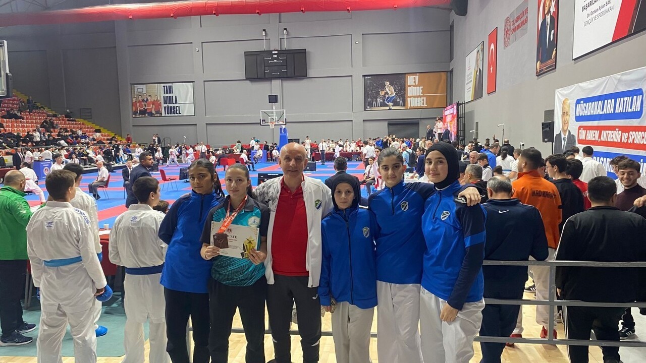 KARTEPE BELEDİYESPOR KARATE TAKIMI, İSTANBUL'DA DÜZENLENEN 15. ULUSLARARASI TÜRK İŞ OPEN KARATE...