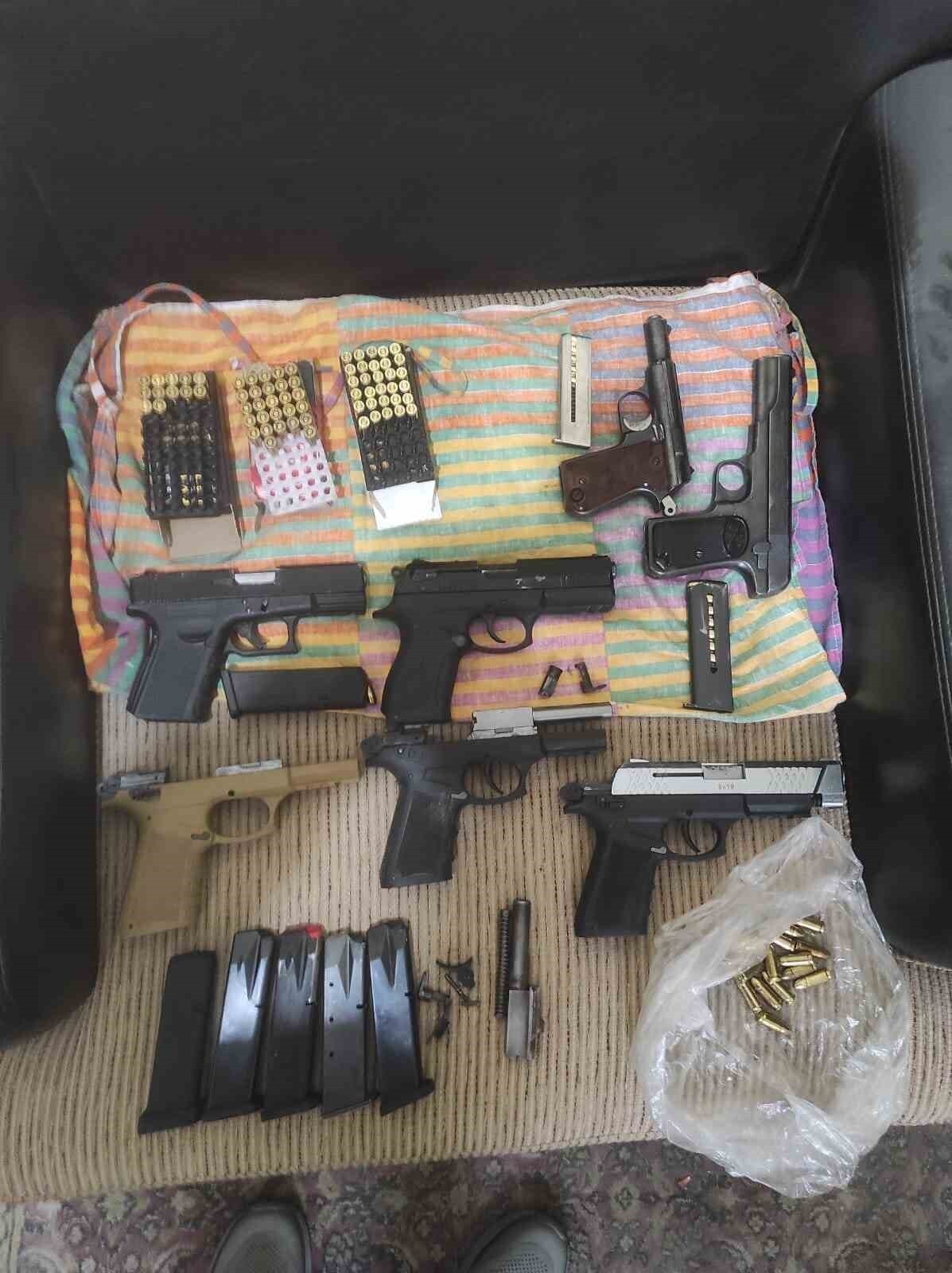 KASTAMONU İL EMNİYET MÜDÜRLÜĞÜ EKİPLERİNCE İL MERKEZİNDE BİR MESKEN VE İŞYERİNDE YAPILAN...