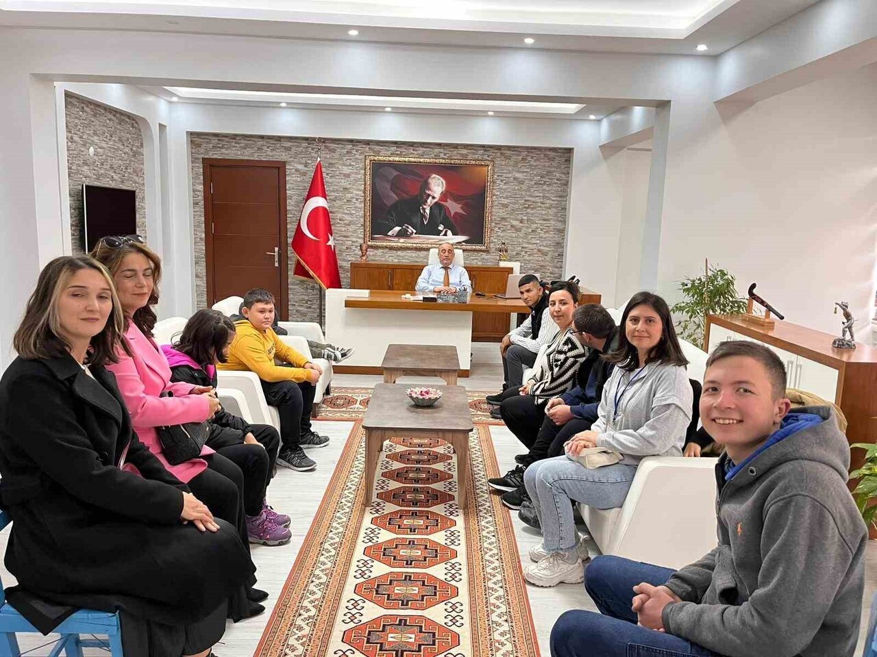 KAYMAKAM İLHAN, ÖZEL ÖĞRENCİLERİ AĞIRLADI