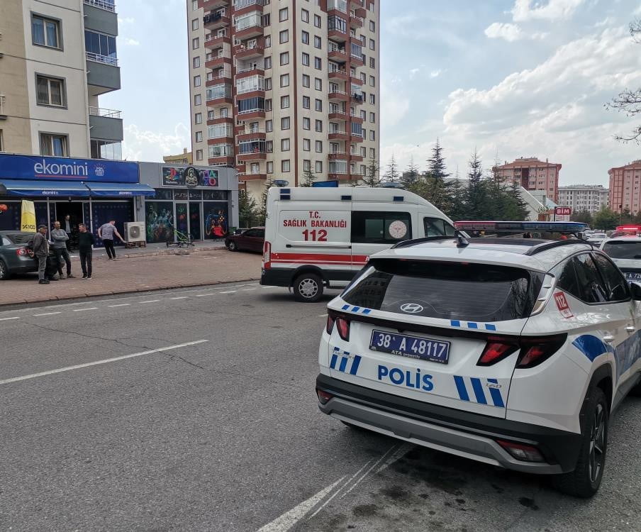 KAYSERİ'DE PARKTA KARŞILAŞTIĞI ESKİ KOMŞUSUNU VURDUKTAN SONRA BİR TUHAFİYEDE ALIŞVERİŞ YAPARKEN...