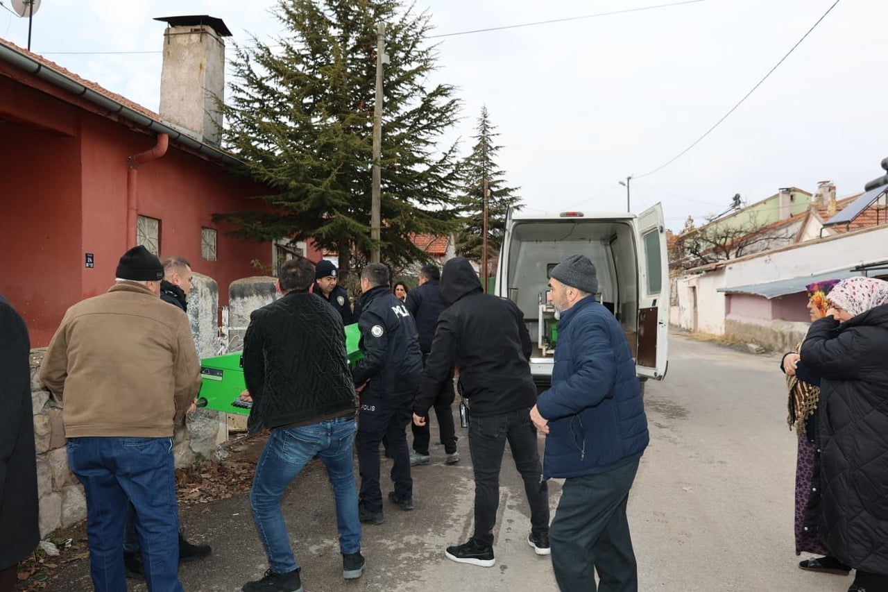 KAYSERİ'NİN BÜNYAN İLÇESİNDE, İDDİAYA GÖRE SOBADAN ÇIKAN YANGINDA 84 YAŞINDAKİ KADIN HAYATINI...