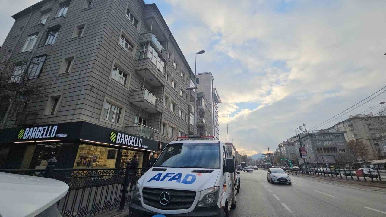 KAYSERİ'NİN MELİKGAZİ İLÇESİNDE BİR APARTMANIN KOLONLARINDAN SES GELDİĞİ İHBARI EKİPLERİ HAREKETE...