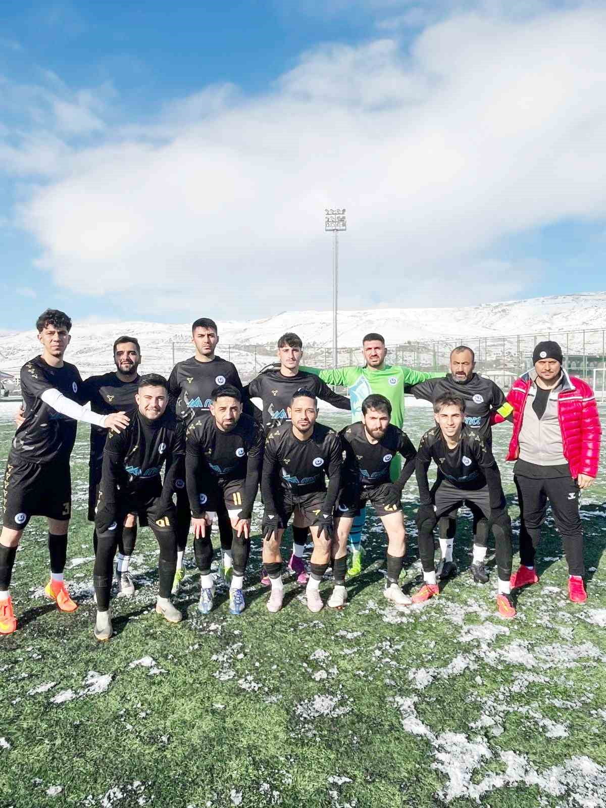 KAYSERİ 1. AMATÖR KÜME B GRUBU'NDA ŞAMPİYONLUK MÜCADELESİ VEREN KAYSERİ ÜLKÜSPOR, LİGİN 15....