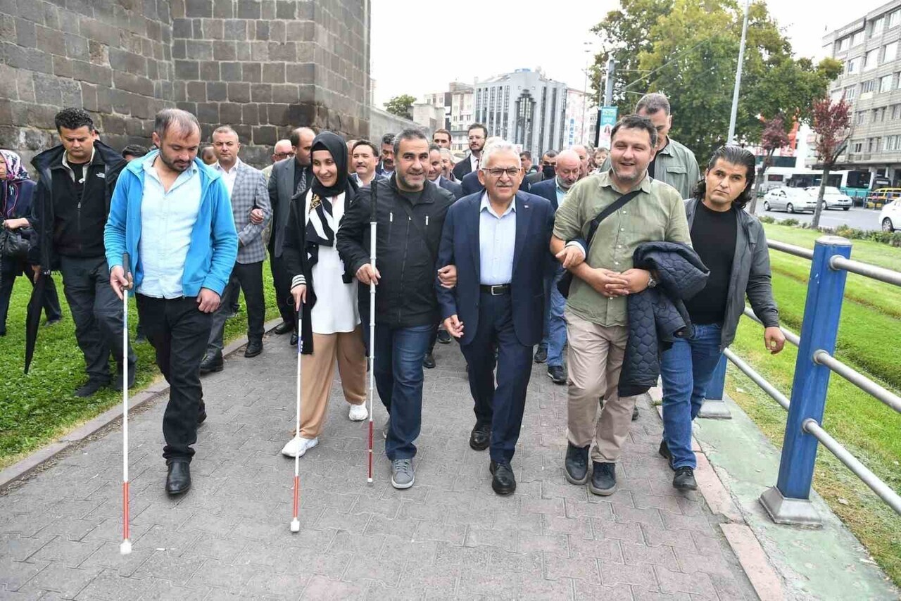 KAYSERİ BÜYÜKŞEHİR BELEDİYE BAŞKAN DR. MEMDUH BÜYÜKKILIÇ, ULAŞIM ALTYAPISINI GÜÇLENDİRDİĞİ...