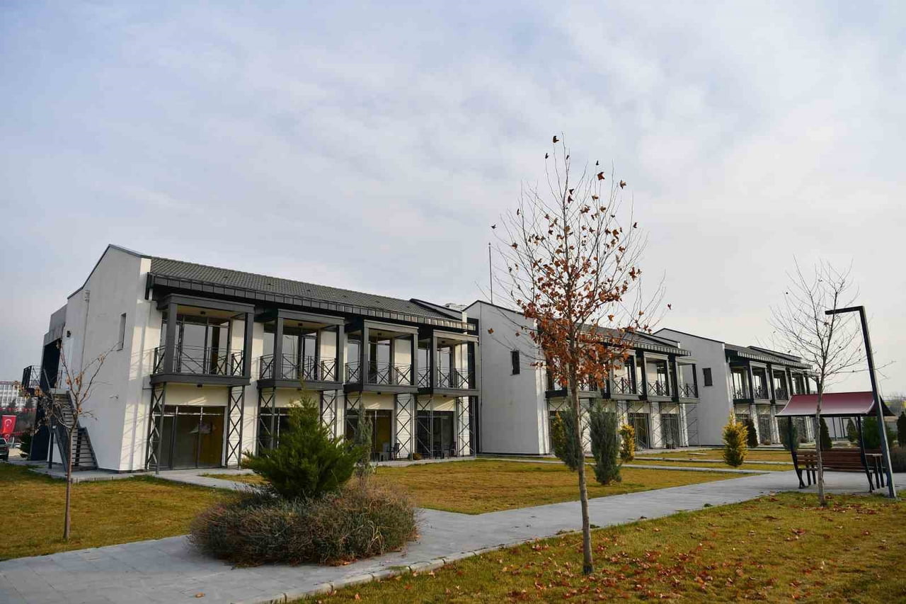 KAYSERİ BÜYÜKŞEHİR BELEDİYE BAŞKANI DR. MEMDUH BÜYÜKKILIÇ, HAYIRSEVER İŞ BİRLİĞİYLE HAYATA...