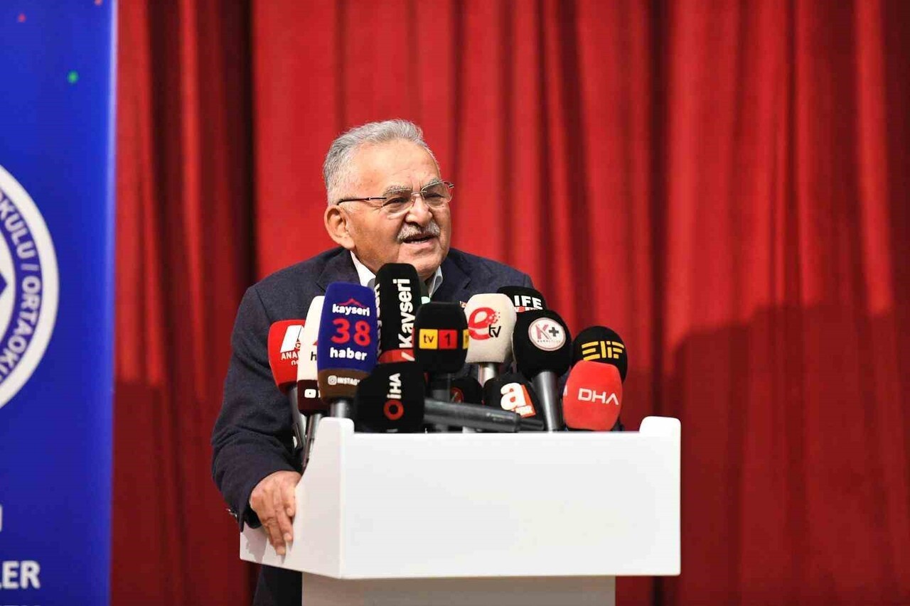 KAYSERİ BÜYÜKŞEHİR BELEDİYE BAŞKANI DR. MEMDUH BÜYÜKKILIÇ, KAYSERİ VALİSİ GÖKMEN ÇİÇEK İLE...