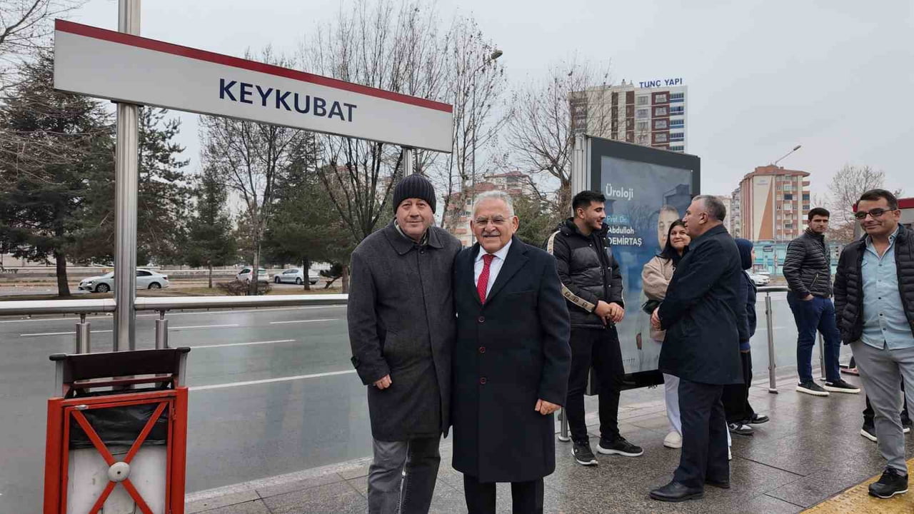 KAYSERİ BÜYÜKŞEHİR BELEDİYE BAŞKANI DR. MEMDUH BÜYÜKKILIÇ; RAYLI SİSTEM ARACI İLE SEYAHAT EDEREK...