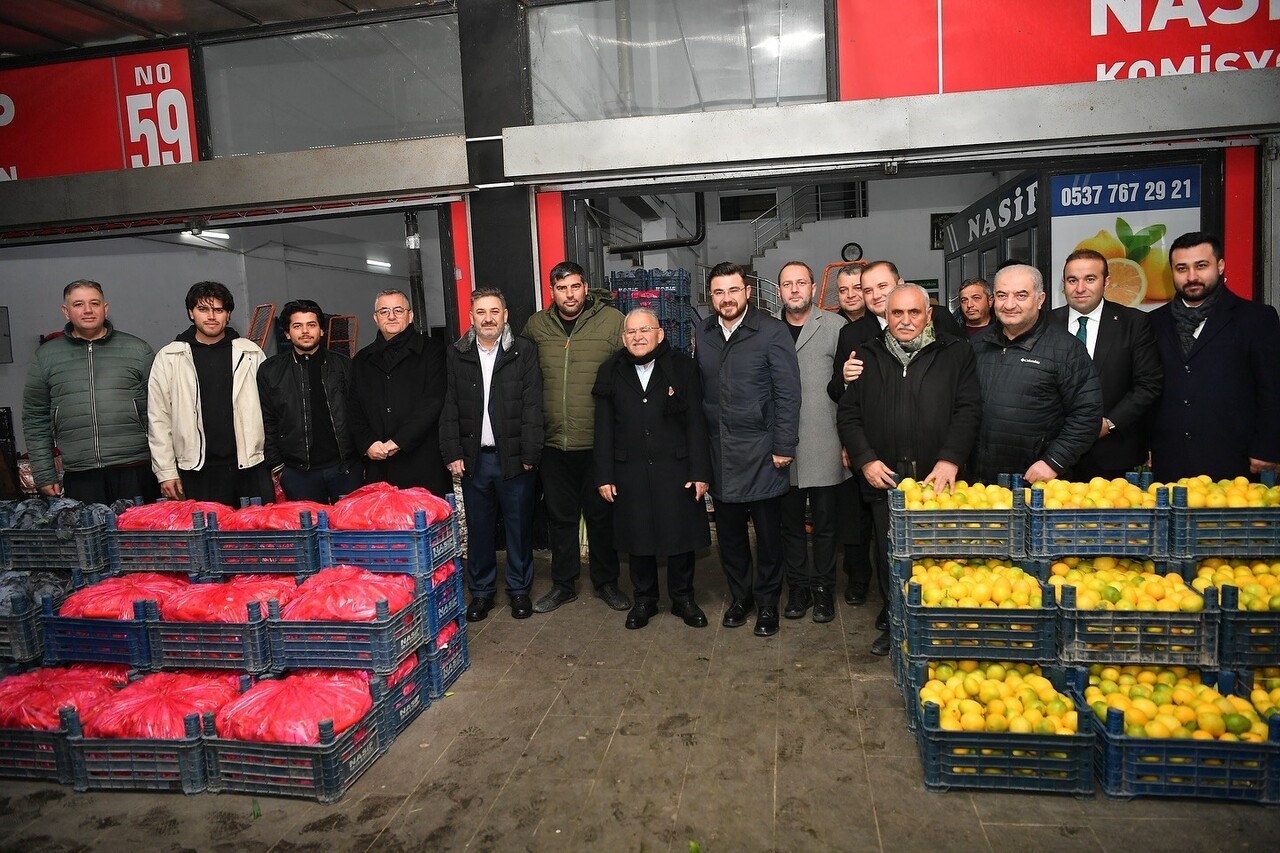 KAYSERİ BÜYÜKŞEHİR BELEDİYE BAŞKANI DR. MEMDUH BÜYÜKKILIÇ, SABAHIN ERKEN SAATLERİNDE ŞEHRİN GIDA...