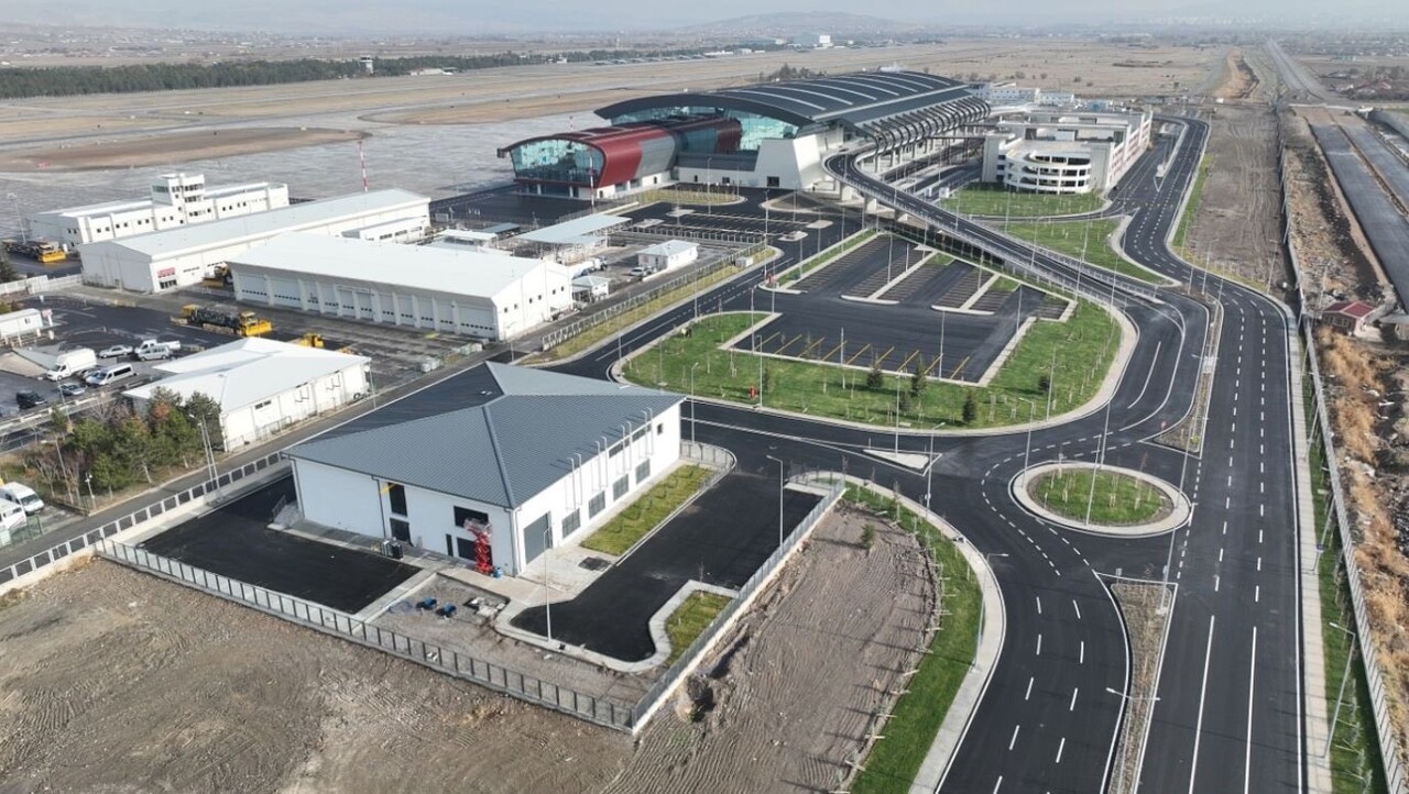 KAYSERİ BÜYÜKŞEHİR BELEDİYE BAŞKANI MEMDUH BÜYÜKKILIÇ, KAYSERİ HAVALİMANI'NIN BAŞMÜDÜR STATÜSÜNE...