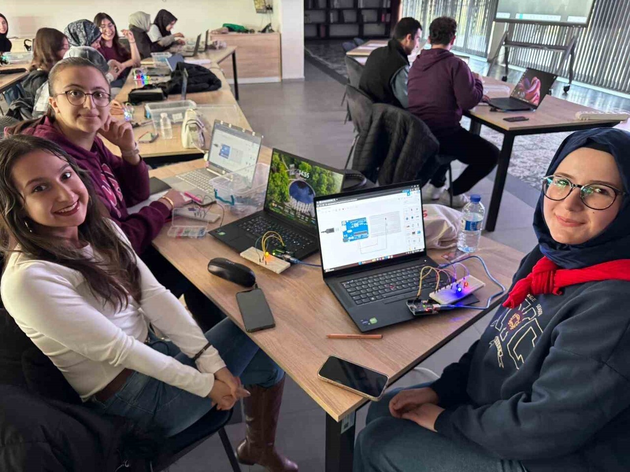 KAYSERİ BÜYÜKŞEHİR BELEDİYESİ BÜNYESİNDE FAALİYET GÖSTEREN KAYSERİ BİLİŞİM AKADEMİSİ’NDE HAFTA İÇİ...