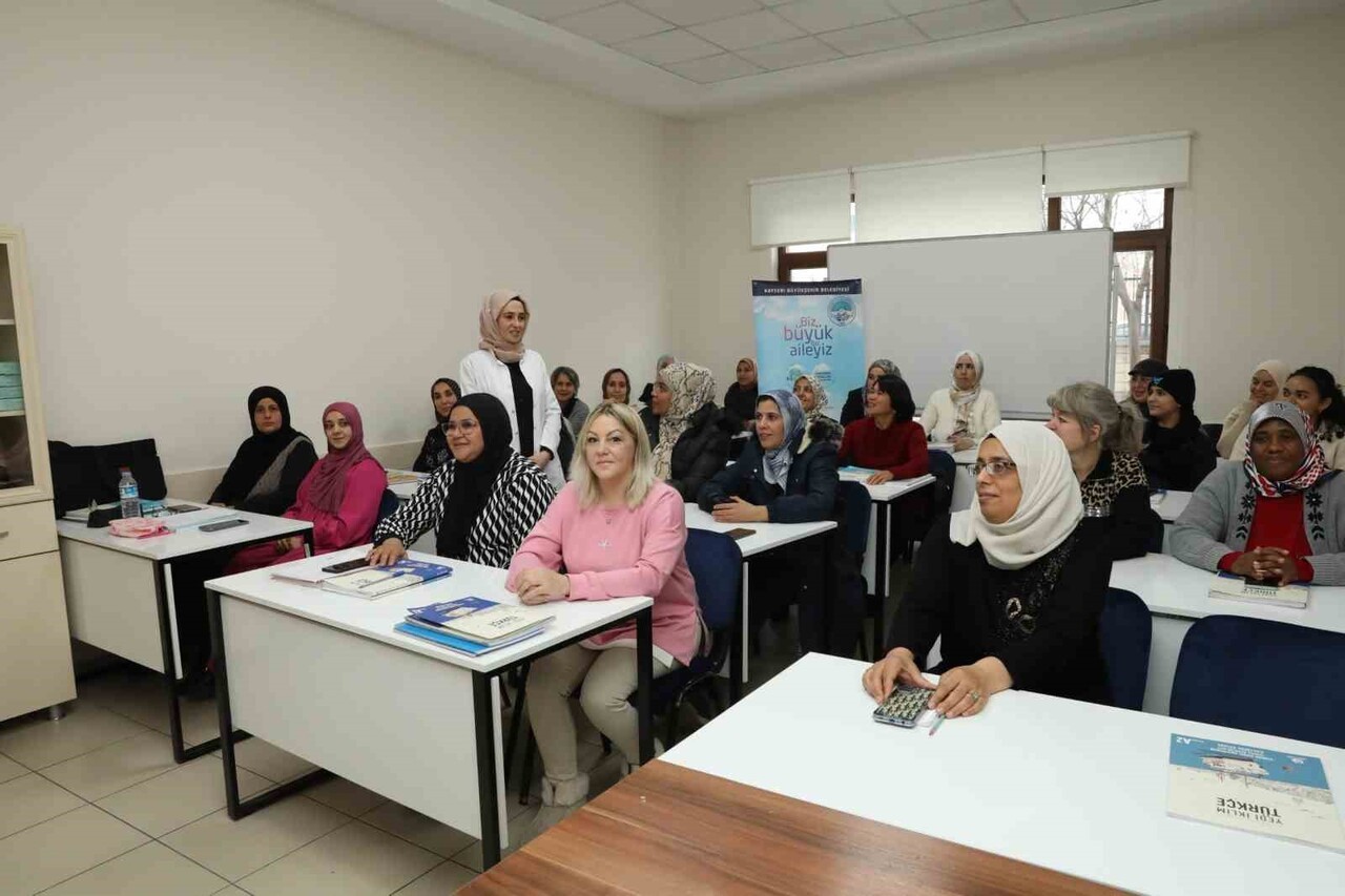 KAYSERİ BÜYÜKŞEHİR BELEDİYESİ BÜNYESİNDE HİZMET VEREN KAYMEK, FARKLI ÜLKELERDEN GELEN YABANCI...
