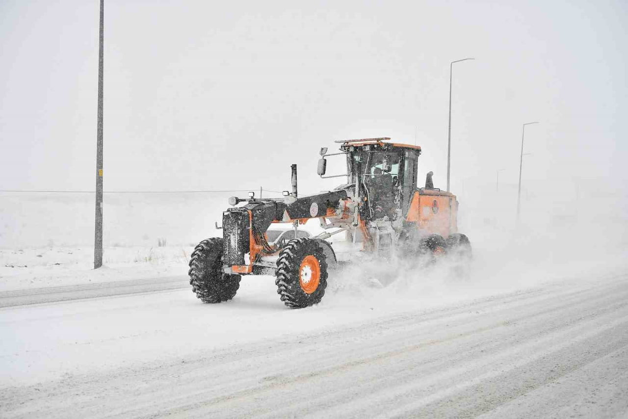 KAYSERİ BÜYÜKŞEHİR BELEDİYESİ, KENTTE ETKİSİNİ GÖSTEREN KAR YAĞIŞIYLA BİRLİKTE KAYSERİ GENELİNDE...