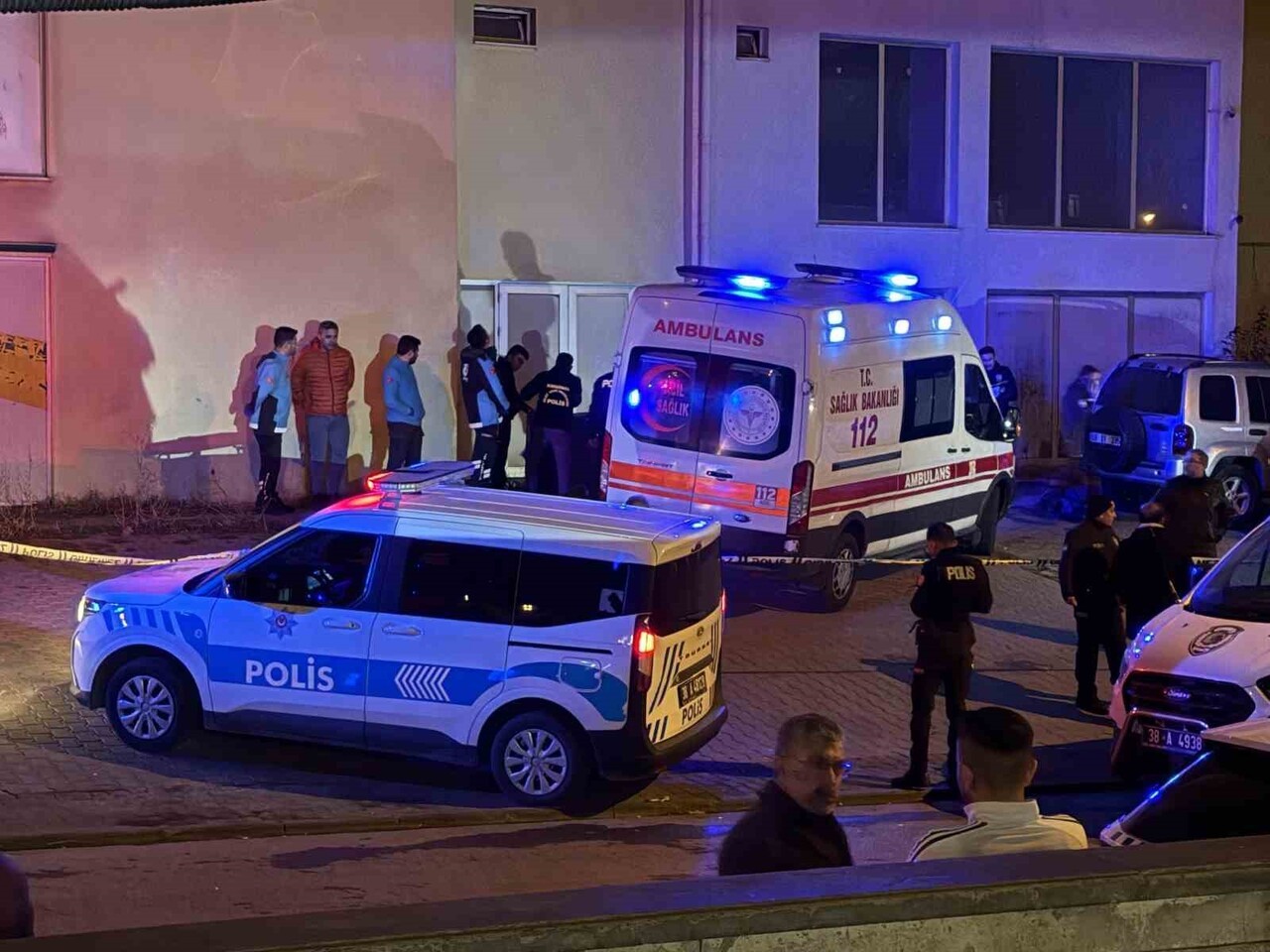 KAYSERİ’NİN MELİKGAZİ İLÇESİNDE 11’İNCİ KATTAKİ EVİNİN BALKONUNDA DÜŞEN KIZ ÇOCUĞU HAYATINI...