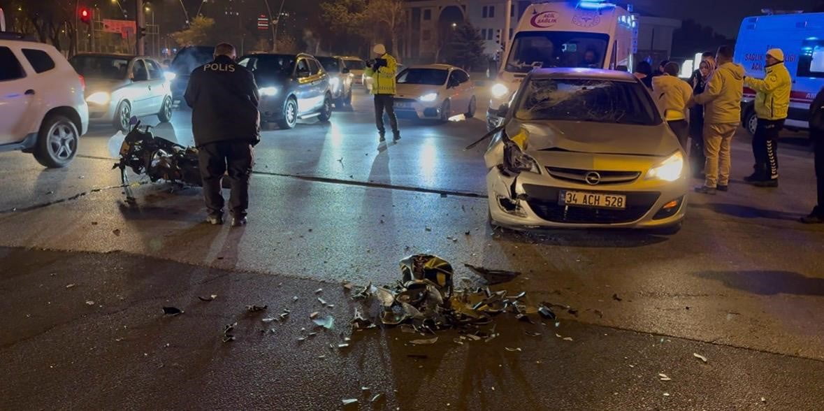 KAYSERİ’NİN MELİKGAZİ İLÇESİNDE KAVŞAKTA MEYDANA GELEN TRAFİK KAZASINDA OTOMOBİLLE MOTOSİKLET...