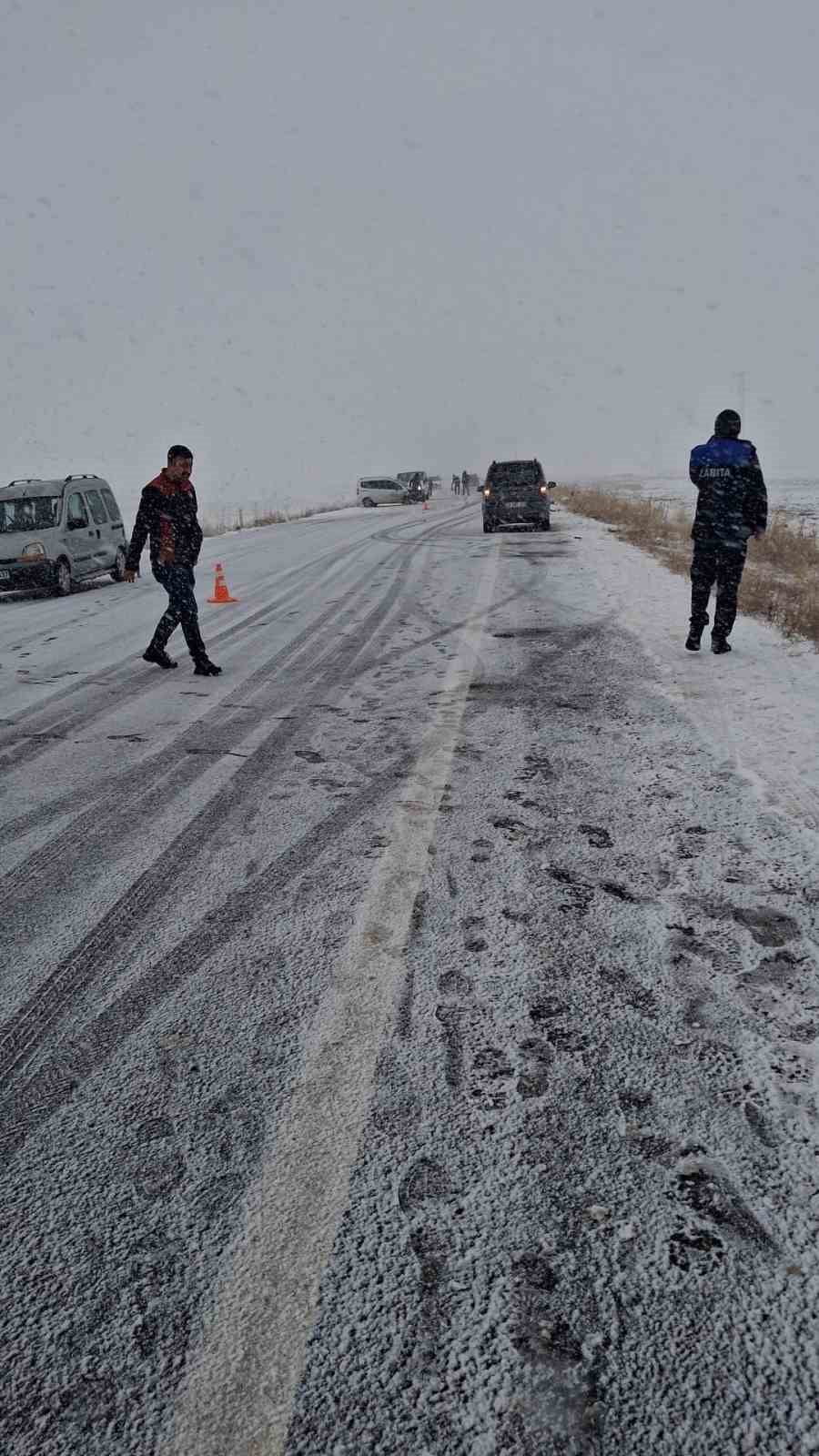 KAYSERİ’NİN TOMARZA İLÇESİNDE MEYDANA GELEN TRAFİK KAZASINDA 2 KİŞİ YARALANDI.
