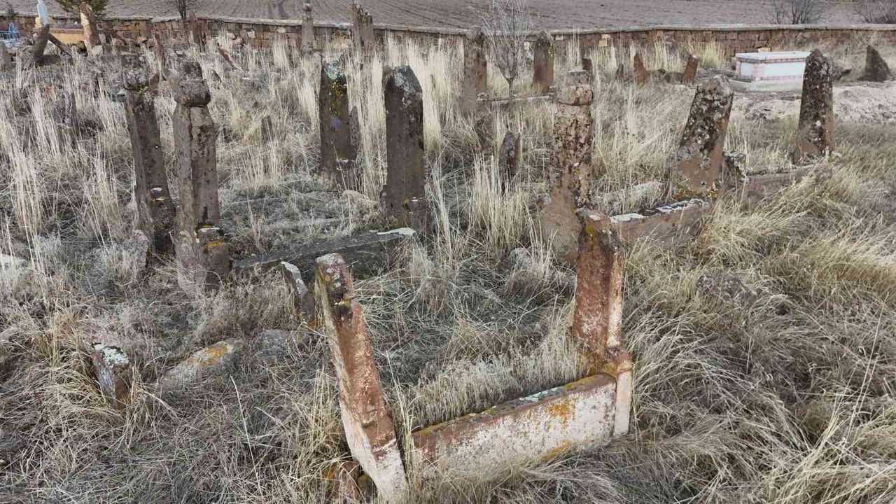 KAYSERİ’NİN TOMARZA İLÇESİNDEKİ TÜRK DÖNEMİ MEZAR TAŞLARININ, TÜRK KÜLTÜRÜNÜN ORTA ASYA’DAN...