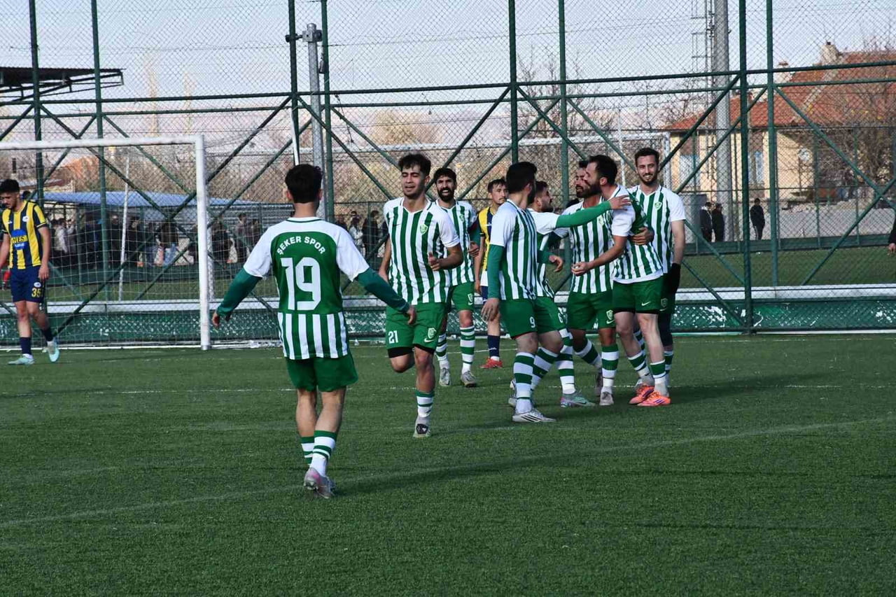 KAYSERİ ŞEKERSPOR, SÜPER AMATÖR KÜME'DE İLK YARININ ŞAMPİYONU OLDU