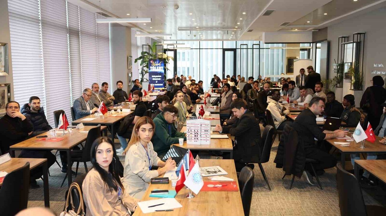 KAYSERİ TİCARET ODASI (KTO), ŞEHRİN İŞ DÜNYASI İLE ULUSLARARASI GENÇLERİ BİR ARAYA GETİREN...