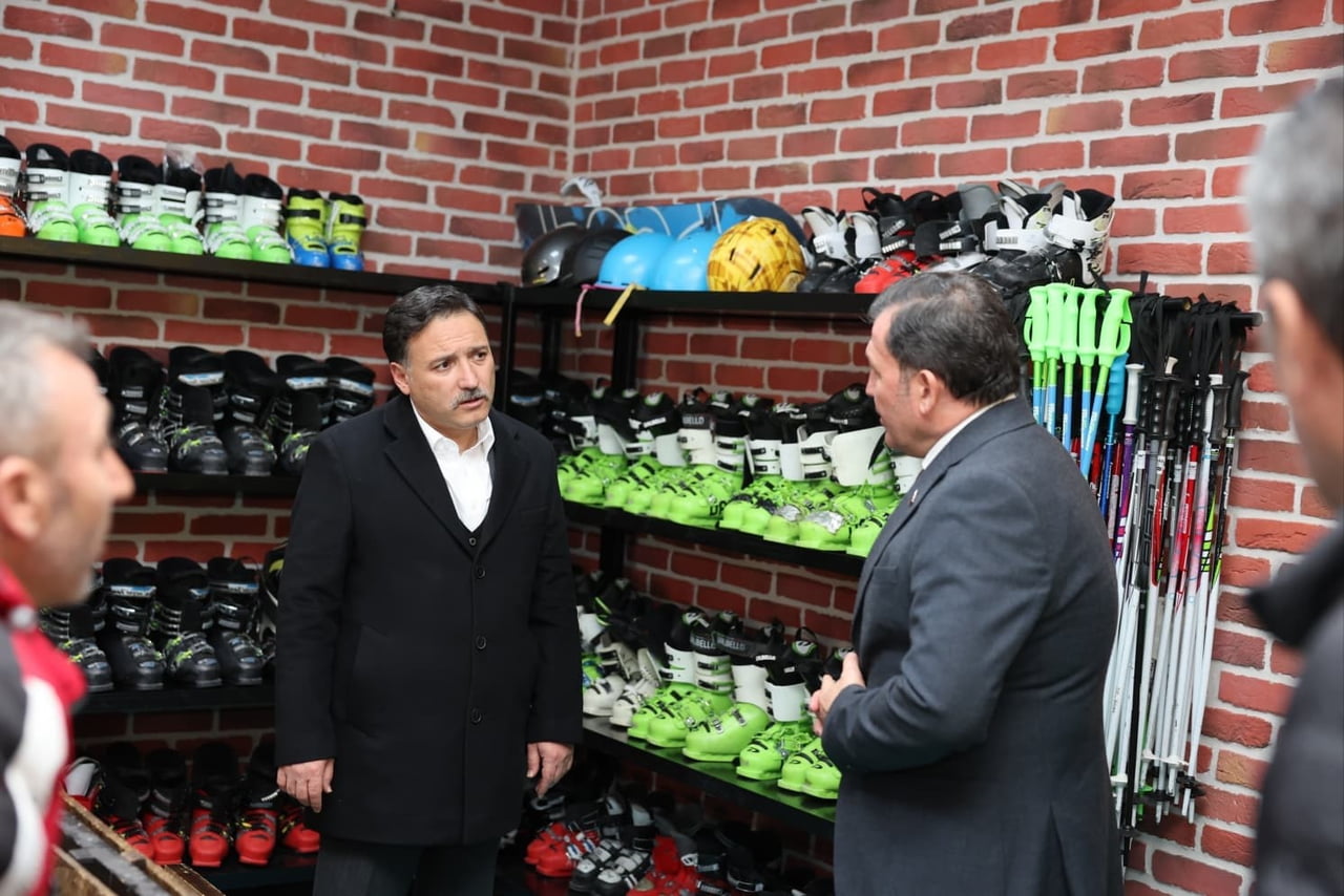 KAYSERİ VALİSİ GÖKMEN ÇİÇEK, 65’İNCİ ERVA SPOR OKULU OLARAK ERCİYES HACILAR KAPI KAYAK MERKEZİ’NDE...