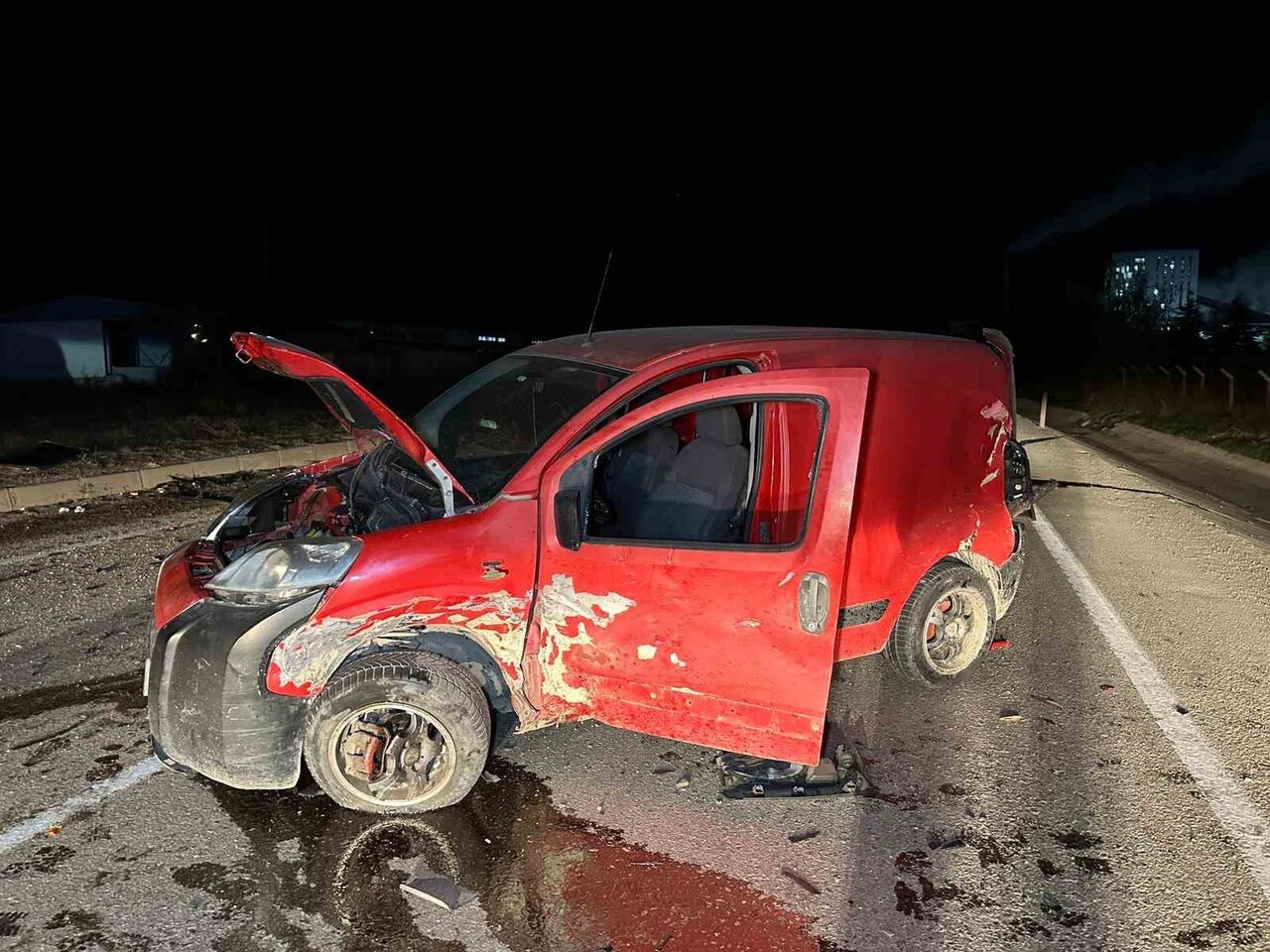 KAZAYA KARIŞAN 64 AFB 766 HAFİF TİCARİ ARAÇ.