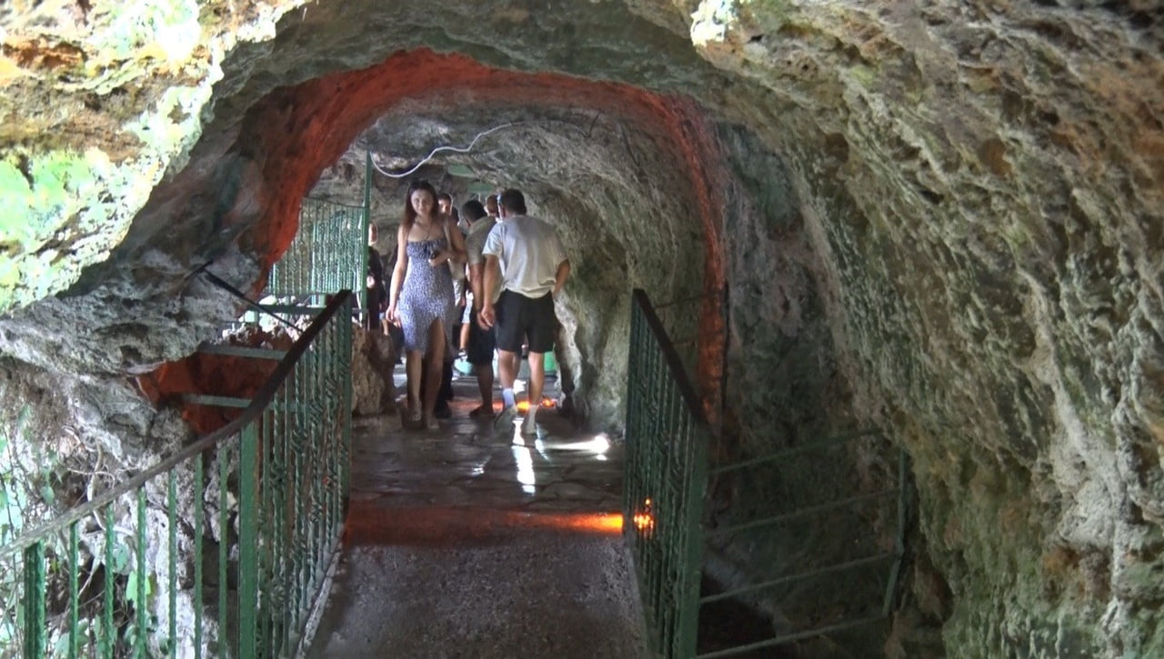 KENT MERKEZİNE YAKIN KONUMU, DÖRT MEVSİM BOYUNCA CANLILIĞINI KORUYAN YAPISI VE SUNDUĞU DOĞAL...