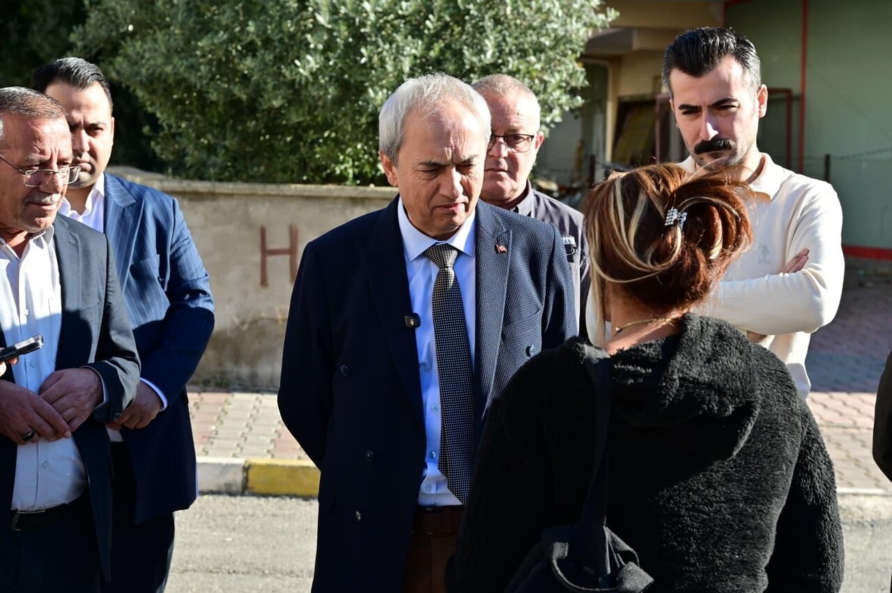 KEPEZ BELEDİYE BAŞKANI MESUT KOCAGÖZ, ŞAFAK MAHALLESİ’NDE GEÇTİĞİMİZ GÜN EVİ YANAN 45 YAŞINDAKİ...