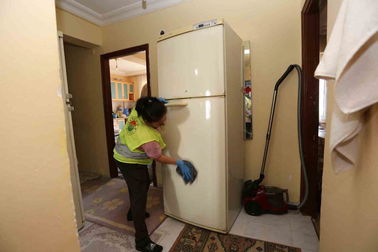 KEPEZ BELEDİYESİ,  EVDE SAĞLIK HİZMETLERİ KAPSAMINDA VARSAK KARŞIYAKA MAHALLESİ’NDE YALNIZ YAŞAYAN...