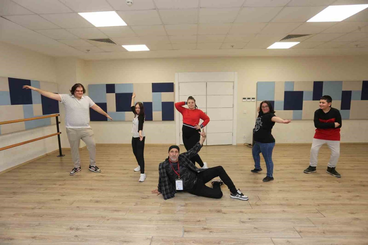 KEPEZ BELEDİYESİ, ÖZEL BİREYLERİN YAŞAM KALİTESİNİ YÜKSELTMEYE YÖNELİK ÇALIŞMALARINI...