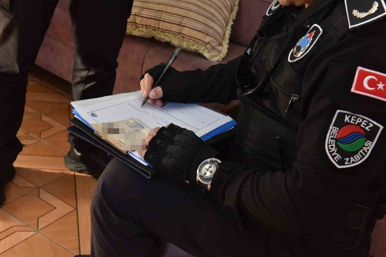 KEPEZ BELEDİYESİ ZABITA MÜDÜRLÜĞÜ EKİPLERİ, GÜNEŞ MAHALLESİ ÖMER BUYRUKÇU CADDESİ'NDE FAALİYET...