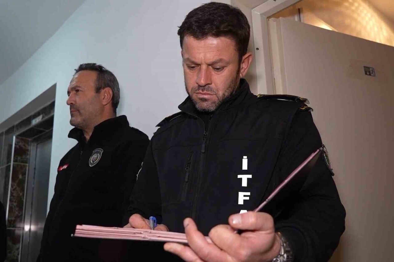 KIRIKKALE BELEDİYESİ İTFAİYE MÜDÜRLÜĞÜ EKİPLERİ, KENT GENELİNDE 10 KAT VE ÜZERİ APARTMANLARDA...