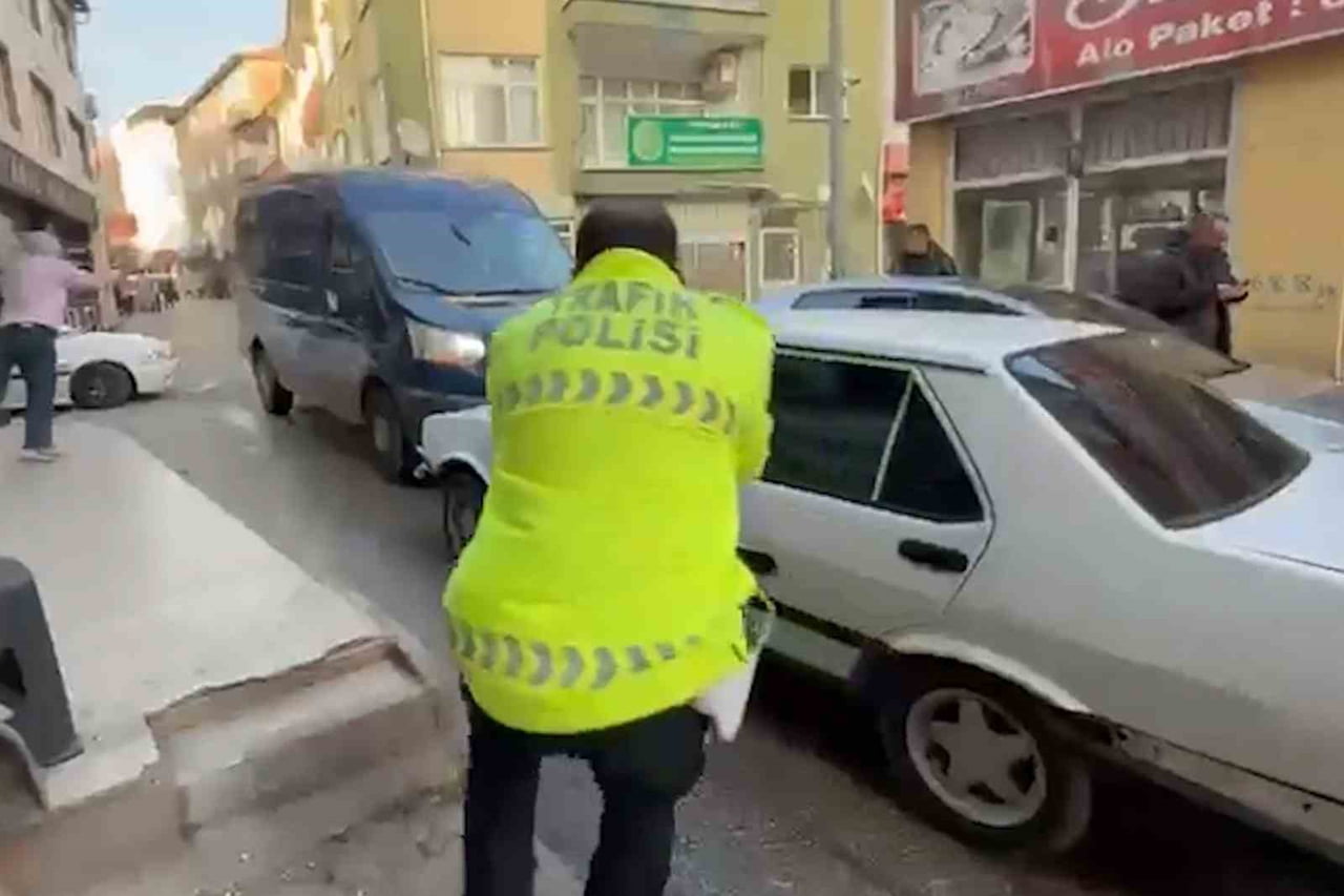 KIRIKKALE’DE DRİFT ATARAK POLİSİN "DUR" İHTARINA UYMAYAN EHLİYETSİZ GENÇ SÜRÜCÜ, FİLM SAHNELERİNİ...