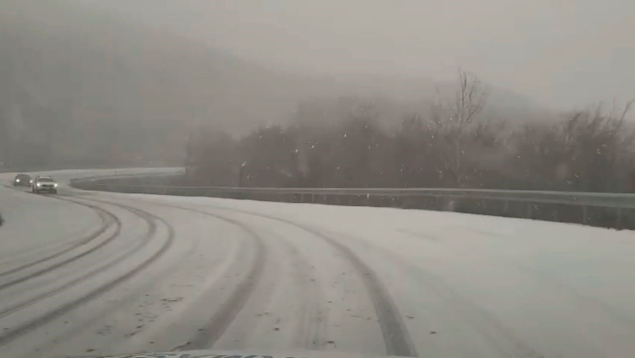 KIRKLARELİ'NİN MAHYADAĞI BÖLGESİNDE KAR YAĞIŞI ETKİSİNİ ARTIRMAYA BAŞLADI.