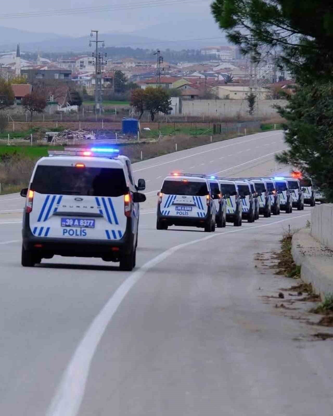 KIRKLARELİ EMNİYET MÜDÜRLÜĞÜ BİRİMLERİ TAHSİS EDİLEN 64 YENİ ARAÇ, DÜZENLENEN TÖRENLE HİZMETE...