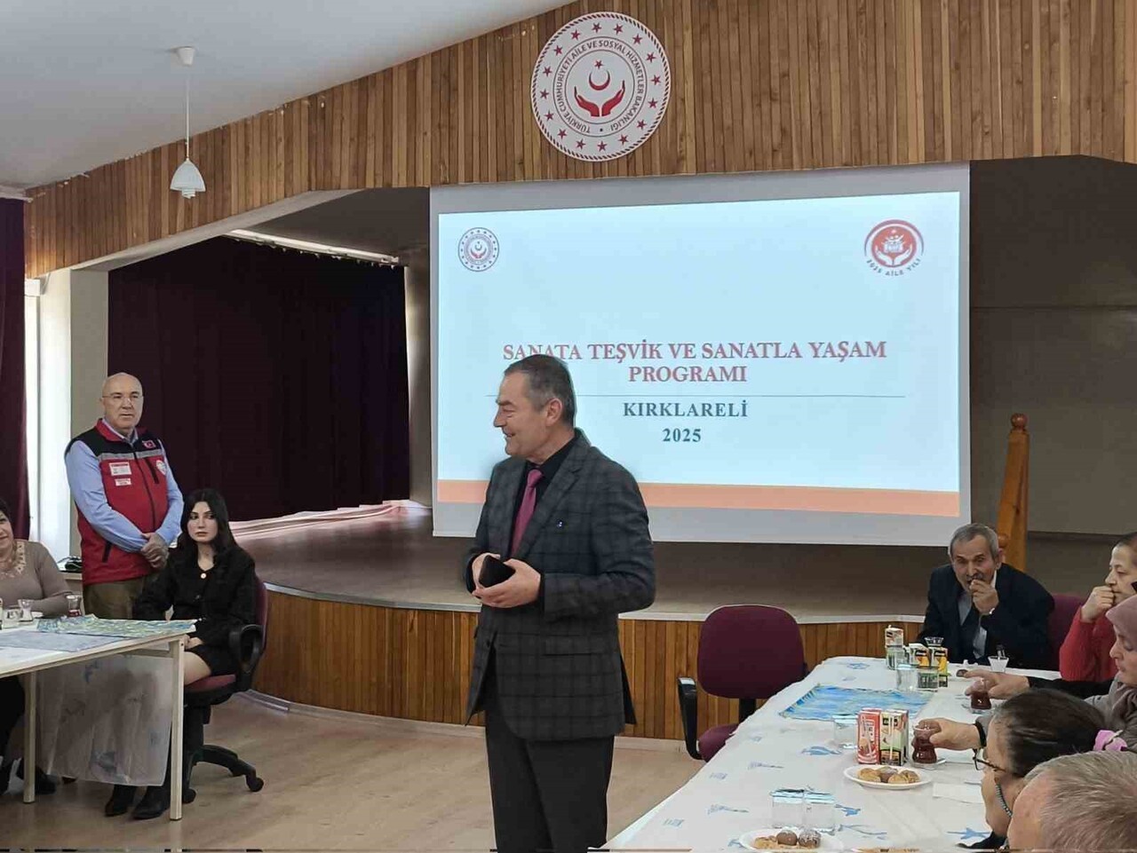 KIRKLARELİ MERKEZDE İKAMET EDEN ŞEHİT YAKINLARI VE GAZİLER İÇİN EBRU SANATI KURSU AÇILDI.