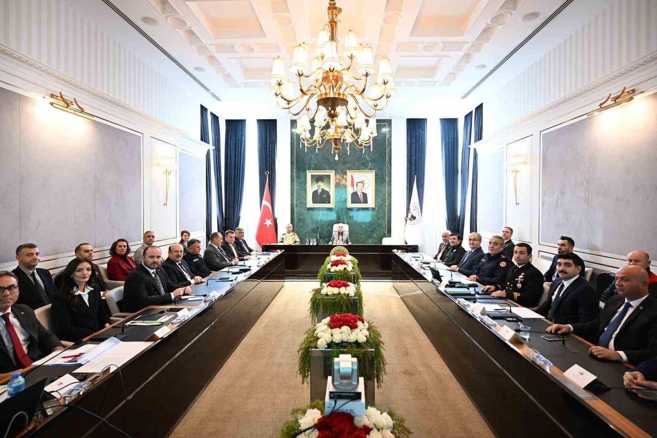 KIRKLARELİ YILBAŞI TEDBİRLERİ TOPLANTISI, VALİ UĞUR TURAN BAŞKANLIĞINDA YAPILDI.