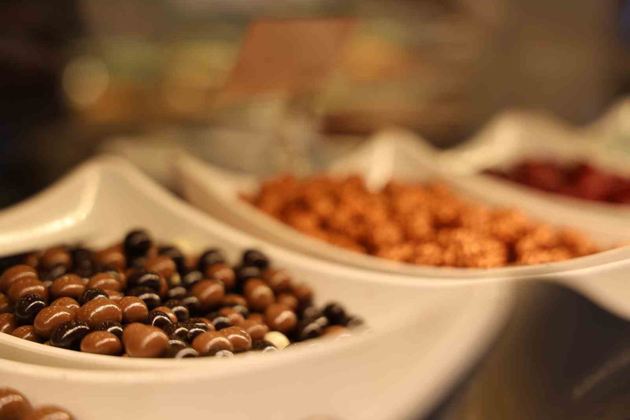 KIRŞEHİR'DE YENİ YIL ÖNCESİNDE KURUYEMİŞÇİ ESNAFI, VATANDAŞLARIN YILBAŞINDA EN ÇOK TÜKETTİĞİ...