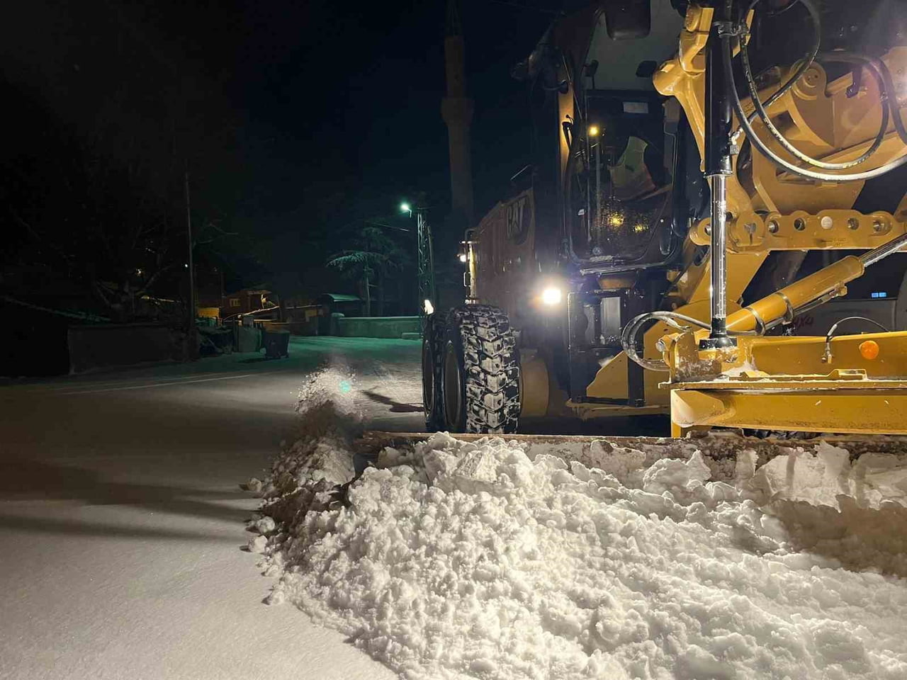 KIRŞEHİR’DE ETKİLİ OLAN SOĞUK HAVA VE YAĞIŞLARA RAĞMEN İL GENELİNDE KAPALI İLÇE VE KÖY YOLU...