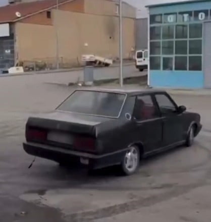 KIRŞEHİR’DE TRAFİK GÜVENLİĞİNİ TEHLİKEYE ATARAK DRİFT YAPAN SÜRÜCÜNÜN SOSYAL MEDYADA PAYLAŞILAN...