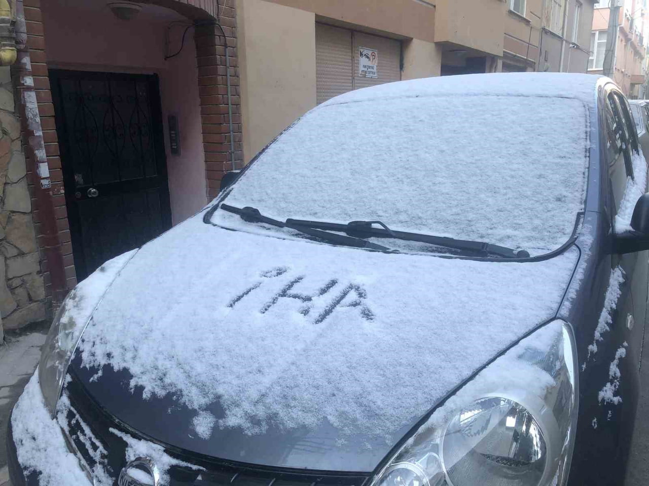 KIŞ MEVSİMİNİN YÜZÜNÜ İYİCE GÖSTERMESİYLE BİRLİKTE ESKİŞEHİR'DE BEKLENEN KAR YAĞIŞI ETKİSİNİ...