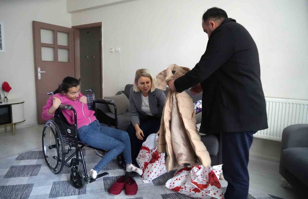 KIZILAY TARAFINDAN DA KIYAFET DESTEĞİNDE BULUNULDU