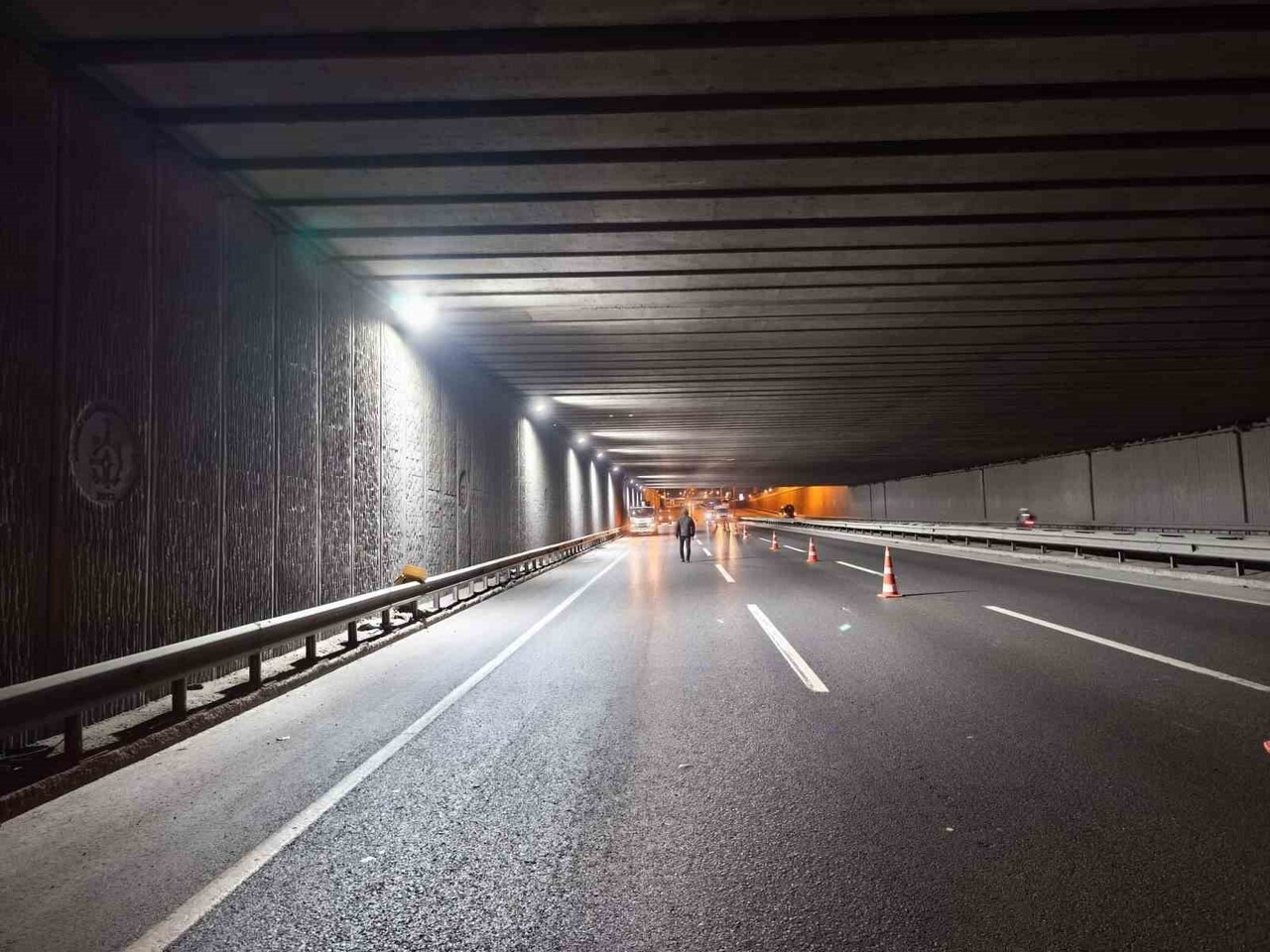 KOCAELİ'DE ENERJİ TASARRUFU SAĞLANMASI AMACIYLA OSMANGAZİ KÖPRÜSÜ TÜNELİ'NDEKİ AYDINLATMA...