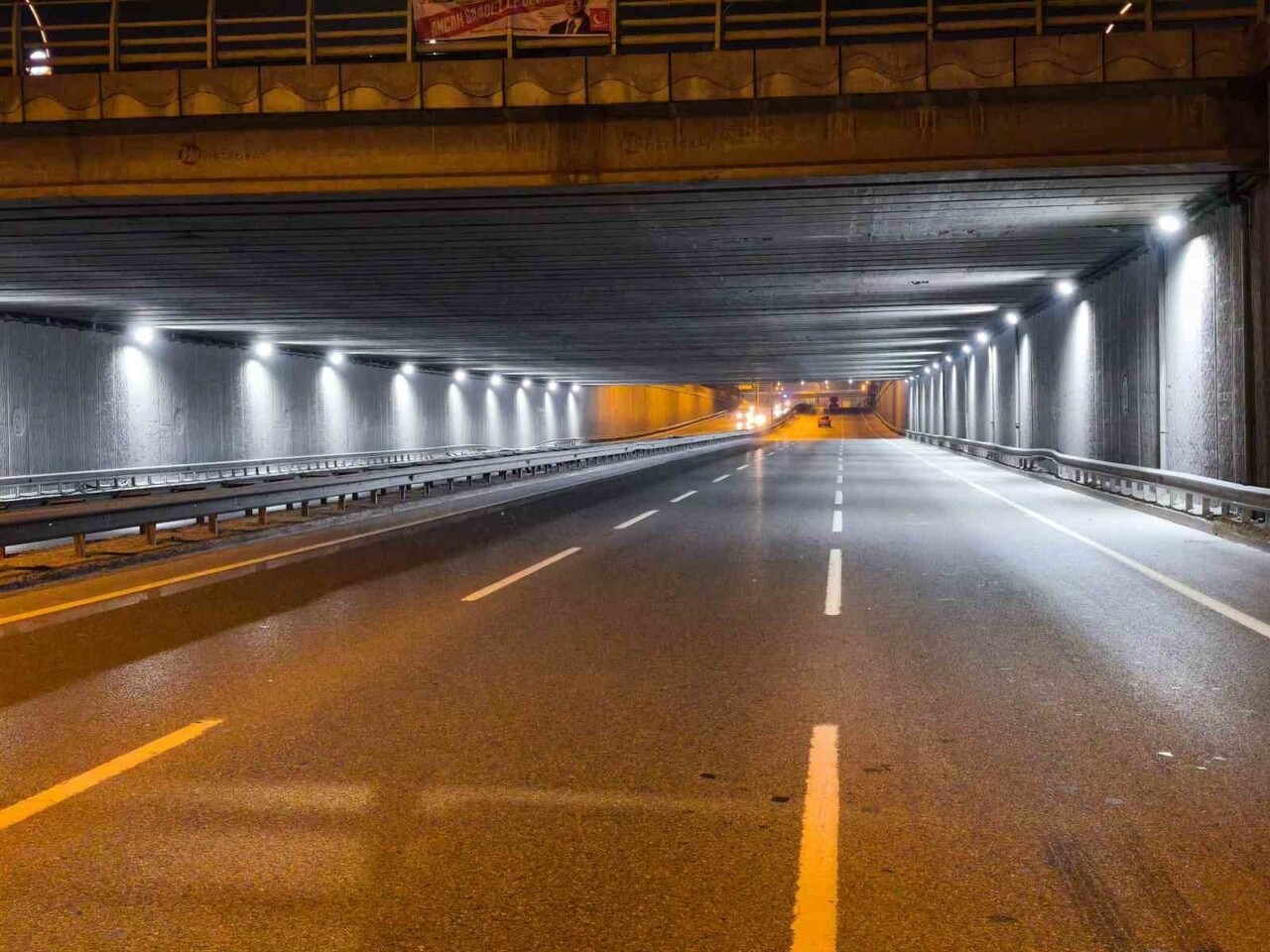 KOCAELİ'DE ENERJİ TASARRUFU SAĞLANMASI AMACIYLA OSMANGAZİ KÖPRÜSÜ TÜNELİ'NDEKİ AYDINLATMA...