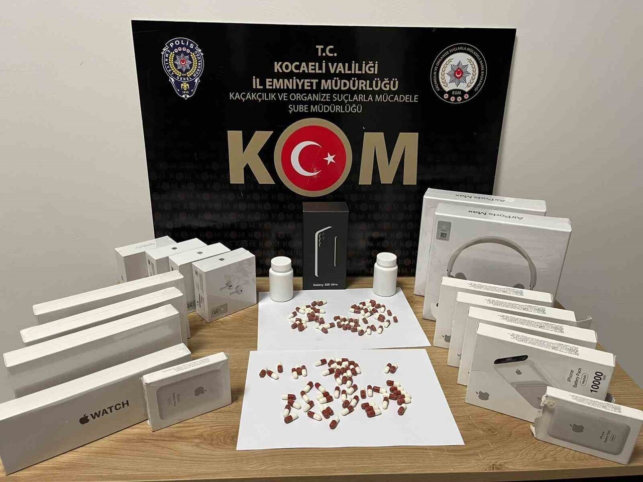 KOCAELİ'DE POLİS EKİPLERİNCE DÜZENLENEN KAÇAKÇILIK OPERASYONLARINDA PİYASA DEĞERİ 5 MİLYON LİRA...