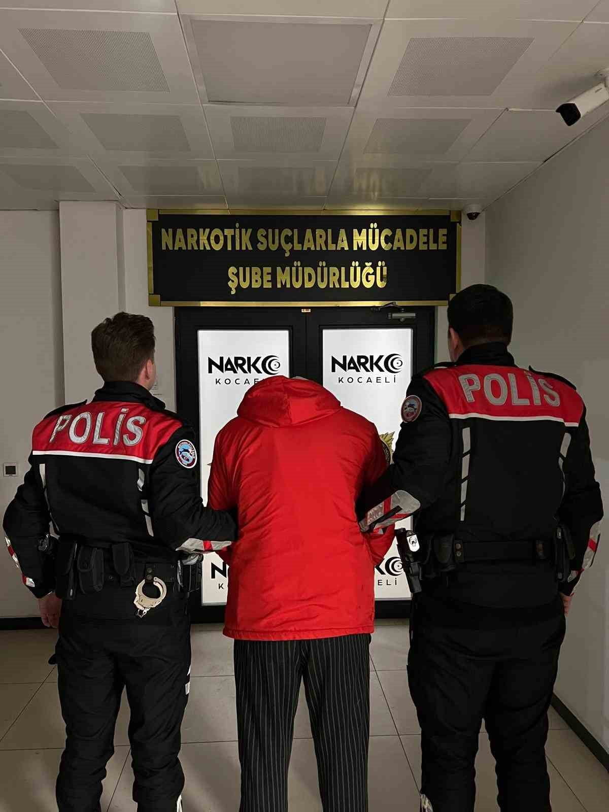 KOCAELİ'DE YUNUS TİMLERİ TARAFINDAN ŞÜPHE ÜZERİNE DURDURULAN ŞAHSA AİT ARAÇTA YAPILAN ARAMADA...