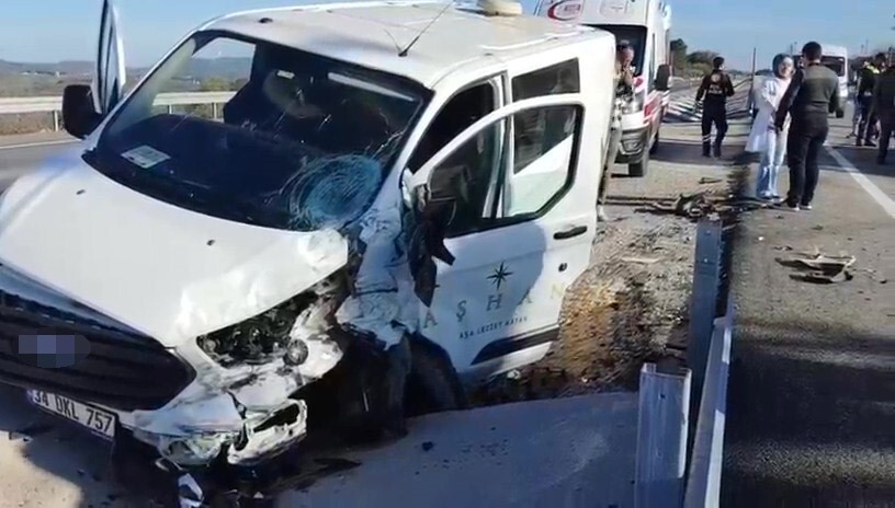 KOCAELİ'NİN KANDIRA İLÇESİNDE 2 ARACIN ÇARPIŞTIĞI KAZADA SÜRÜCÜLER YARALANDI. KAZA ANI GÜVENLİK...