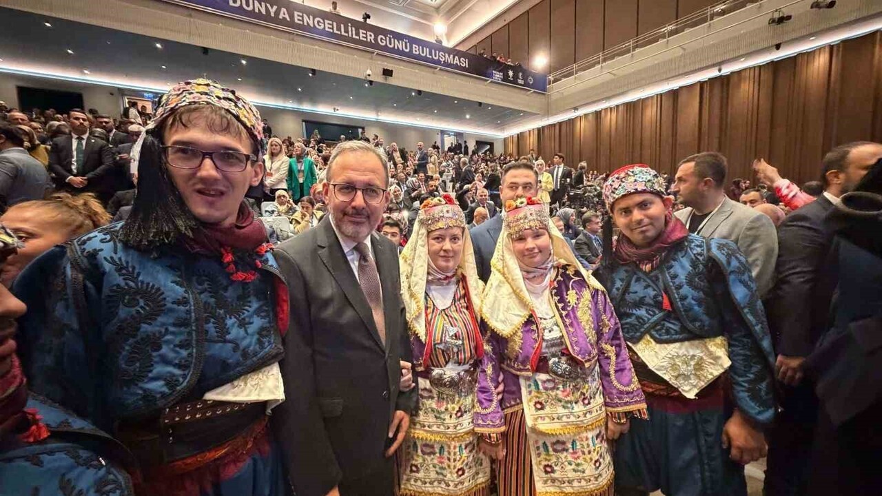KOCAELİ BÜYÜKŞEHİR BELEDİYESİ BÜNYESİNDEKİ GONCA ENGELSİZ YAŞAM MERKEZİ ÖĞRENCİLERİNDEN OLUŞAN...
